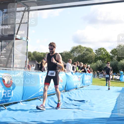 25.08.2024 - Elbe Triathlon Hamburg H.Heesch http://msf.ph/oto/6857961 25.08.2024 10:55:14 Ziel 180, 202, 263 meine-sportfotos.de