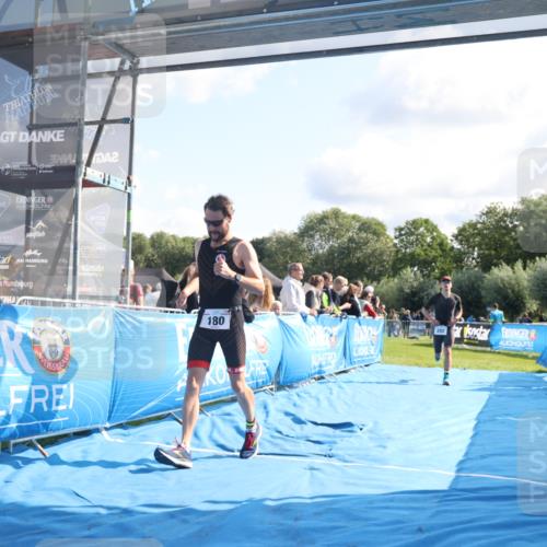 25.08.2024 - Elbe Triathlon Hamburg H.Heesch http://msf.ph/oto/6857965 25.08.2024 10:55:14 Ziel 180, 202, 263 meine-sportfotos.de