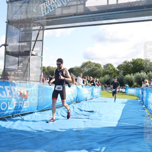 25.08.2024 - Elbe Triathlon Hamburg H.Heesch http://msf.ph/oto/6857970 25.08.2024 10:55:14 Ziel 180, 202, 263 meine-sportfotos.de