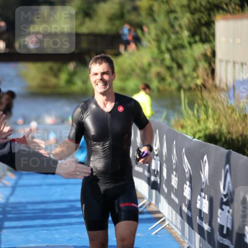 25.08.2024 - Elbe Triathlon Hamburg H.Heesch http://msf.ph/oto/6857976 25.08.2024 09:07:36 Schwimmen 224, 234, 280, 321, 326, 1851 meine-sportfotos.de