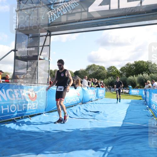25.08.2024 - Elbe Triathlon Hamburg H.Heesch http://msf.ph/oto/6857983 25.08.2024 10:55:14 Ziel 180, 202, 263 meine-sportfotos.de