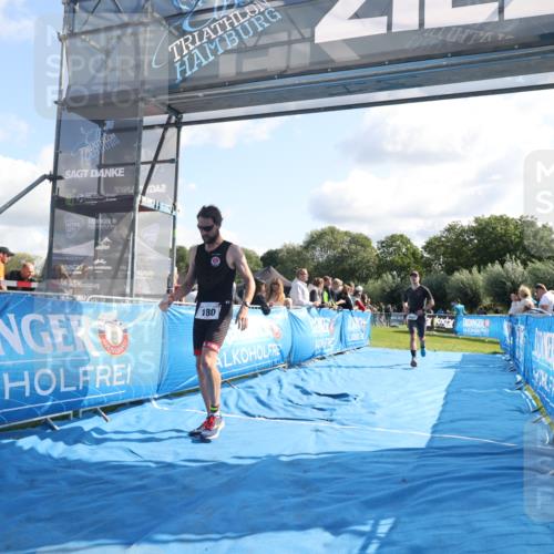 25.08.2024 - Elbe Triathlon Hamburg H.Heesch http://msf.ph/oto/6857988 25.08.2024 10:55:14 Ziel 180, 202, 263 meine-sportfotos.de
