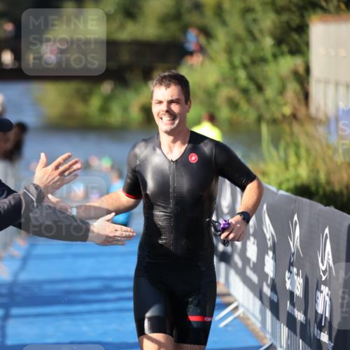 25.08.2024 - Elbe Triathlon Hamburg H.Heesch http://msf.ph/oto/6857998 25.08.2024 09:07:36 Schwimmen 224, 234, 280, 321, 326, 1851 meine-sportfotos.de