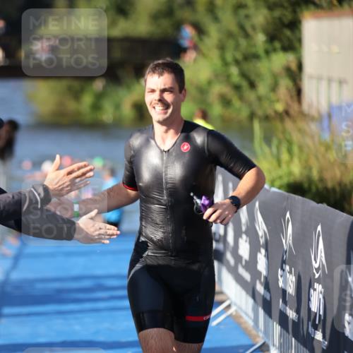25.08.2024 - Elbe Triathlon Hamburg H.Heesch http://msf.ph/oto/6858003 25.08.2024 09:07:36 Schwimmen 224, 234, 280, 321, 326, 1851 meine-sportfotos.de