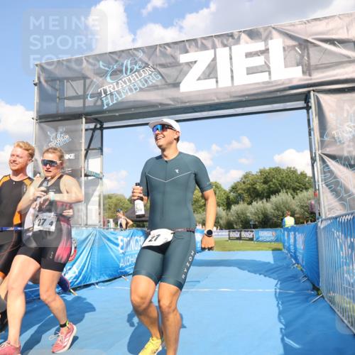 25.08.2024 - Elbe Triathlon Hamburg H.Heesch http://msf.ph/oto/6858007 25.08.2024 16:19:42 Ziel  meine-sportfotos.de