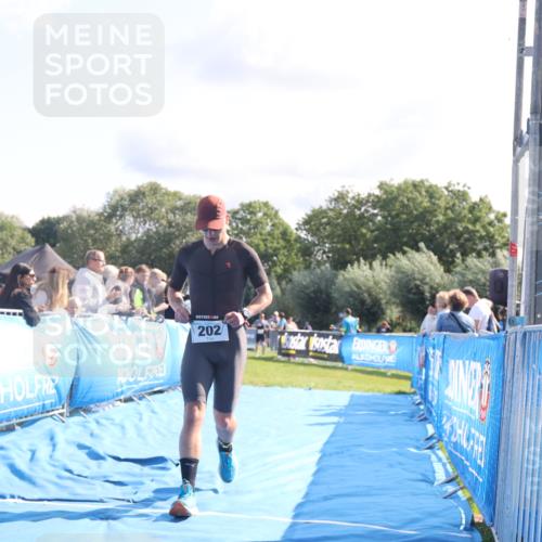 25.08.2024 - Elbe Triathlon Hamburg H.Heesch http://msf.ph/oto/6858011 25.08.2024 10:55:16 Ziel 180, 202 meine-sportfotos.de