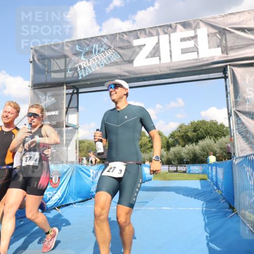 25.08.2024 - Elbe Triathlon Hamburg H.Heesch http://msf.ph/oto/6858012 25.08.2024 16:19:42 Ziel  meine-sportfotos.de