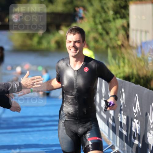 25.08.2024 - Elbe Triathlon Hamburg H.Heesch http://msf.ph/oto/6858022 25.08.2024 09:07:36 Schwimmen 224, 234, 280, 321, 326, 1851 meine-sportfotos.de
