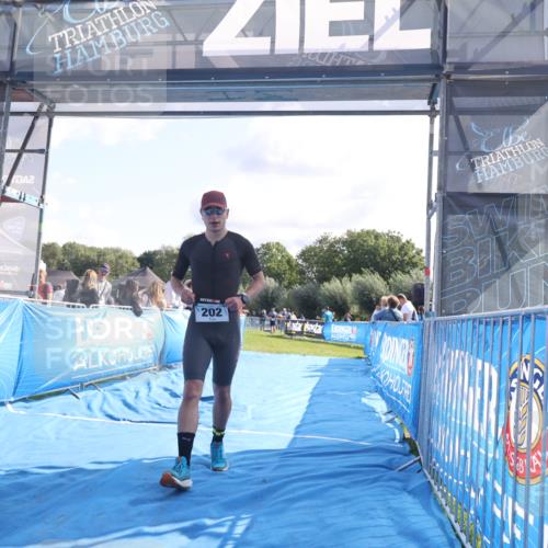 25.08.2024 - Elbe Triathlon Hamburg H.Heesch http://msf.ph/oto/6858066 25.08.2024 10:55:17 Ziel 180, 202 meine-sportfotos.de
