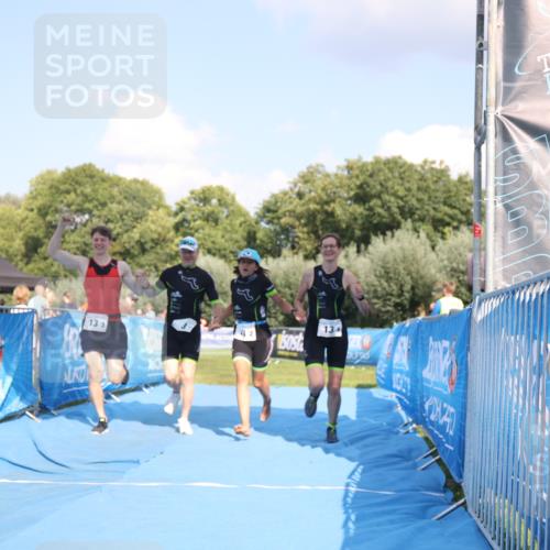 25.08.2024 - Elbe Triathlon Hamburg H.Heesch http://msf.ph/oto/6858069 25.08.2024 16:22:17 Ziel  meine-sportfotos.de