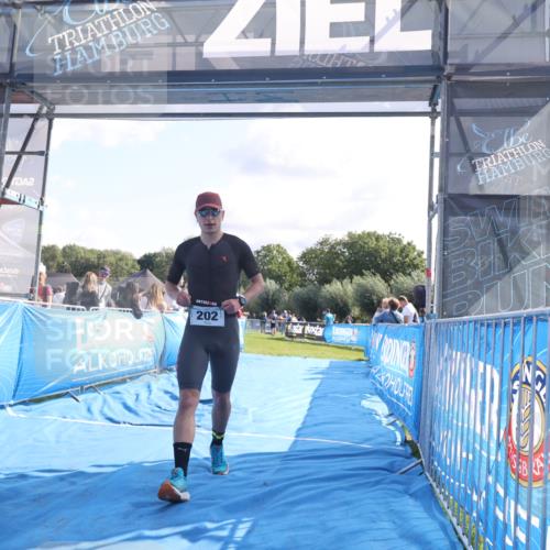 25.08.2024 - Elbe Triathlon Hamburg H.Heesch http://msf.ph/oto/6858071 25.08.2024 10:55:17 Ziel 180, 202 meine-sportfotos.de