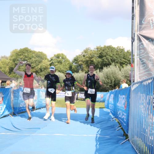 25.08.2024 - Elbe Triathlon Hamburg H.Heesch http://msf.ph/oto/6858074 25.08.2024 16:22:17 Ziel  meine-sportfotos.de