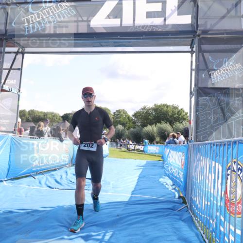 25.08.2024 - Elbe Triathlon Hamburg H.Heesch http://msf.ph/oto/6858077 25.08.2024 10:55:17 Ziel 180, 202 meine-sportfotos.de