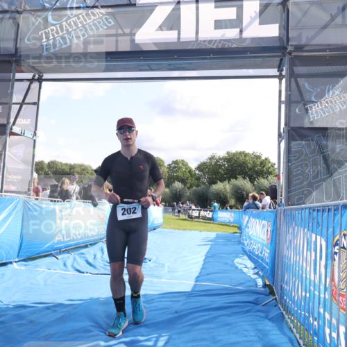 25.08.2024 - Elbe Triathlon Hamburg H.Heesch http://msf.ph/oto/6858087 25.08.2024 10:55:17 Ziel 180, 202 meine-sportfotos.de