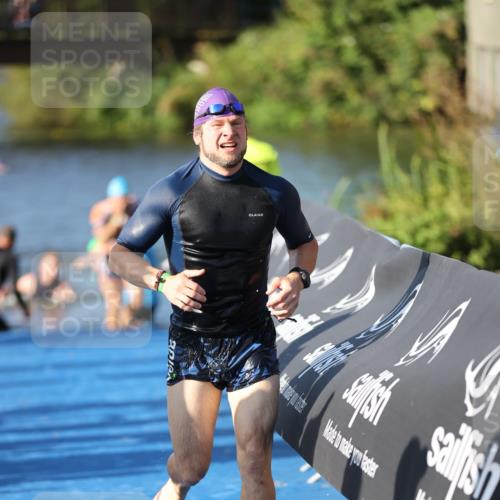 25.08.2024 - Elbe Triathlon Hamburg H.Heesch http://msf.ph/oto/6858088 25.08.2024 09:07:48 Schwimmen 234, 280, 359, 1851 meine-sportfotos.de