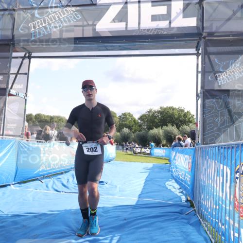 25.08.2024 - Elbe Triathlon Hamburg H.Heesch http://msf.ph/oto/6858093 25.08.2024 10:55:17 Ziel 180, 202 meine-sportfotos.de
