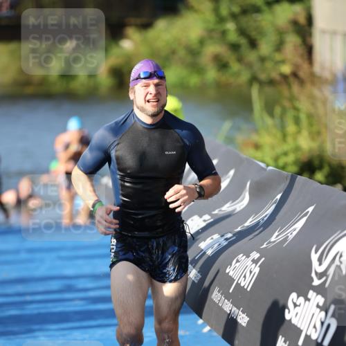 25.08.2024 - Elbe Triathlon Hamburg H.Heesch http://msf.ph/oto/6858098 25.08.2024 09:07:48 Schwimmen 234, 280, 359, 1851 meine-sportfotos.de