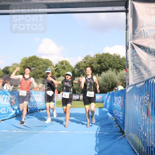 25.08.2024 - Elbe Triathlon Hamburg H.Heesch http://msf.ph/oto/6858100 25.08.2024 16:22:18 Ziel  meine-sportfotos.de