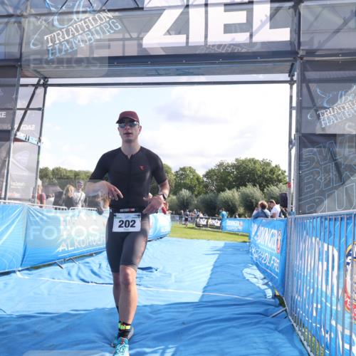 25.08.2024 - Elbe Triathlon Hamburg H.Heesch http://msf.ph/oto/6858101 25.08.2024 10:55:17 Ziel 180, 202 meine-sportfotos.de