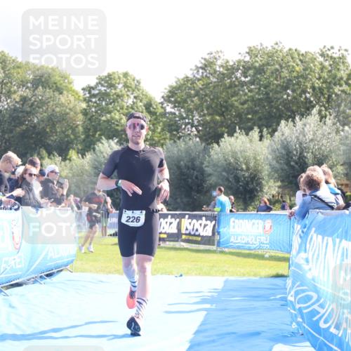 25.08.2024 - Elbe Triathlon Hamburg H.Heesch http://msf.ph/oto/6858104 25.08.2024 10:55:54 Ziel 226 meine-sportfotos.de