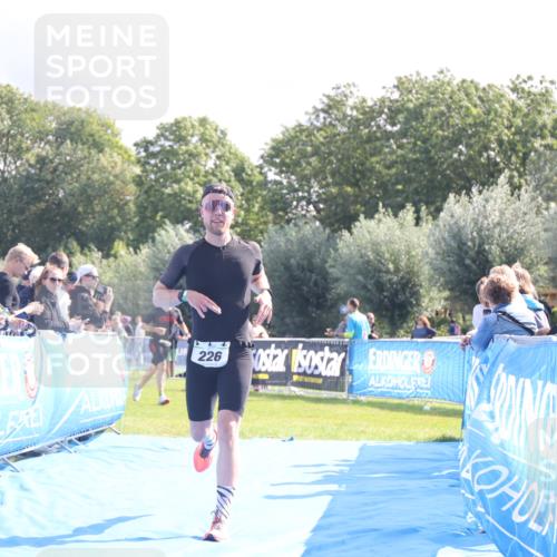 25.08.2024 - Elbe Triathlon Hamburg H.Heesch http://msf.ph/oto/6858109 25.08.2024 10:55:54 Ziel 226 meine-sportfotos.de