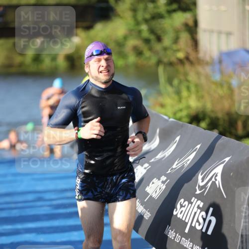 25.08.2024 - Elbe Triathlon Hamburg H.Heesch http://msf.ph/oto/6858110 25.08.2024 09:07:48 Schwimmen 234, 280, 359, 1851 meine-sportfotos.de