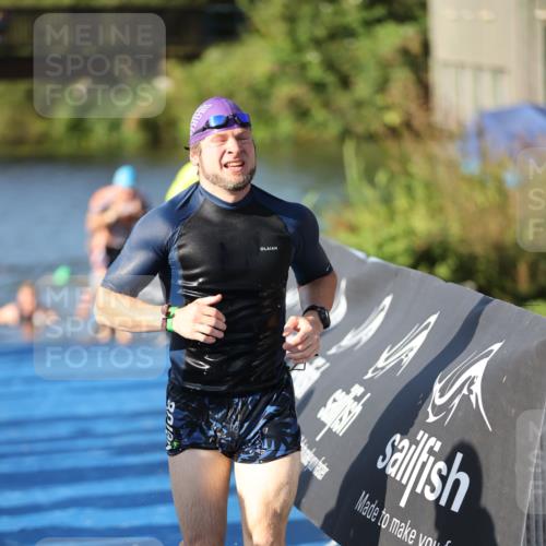 25.08.2024 - Elbe Triathlon Hamburg H.Heesch http://msf.ph/oto/6858117 25.08.2024 09:07:48 Schwimmen 234, 280, 359, 1851 meine-sportfotos.de