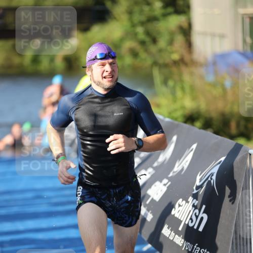 25.08.2024 - Elbe Triathlon Hamburg H.Heesch http://msf.ph/oto/6858139 25.08.2024 09:07:49 Schwimmen 234, 268, 269, 280, 359, 1851 meine-sportfotos.de