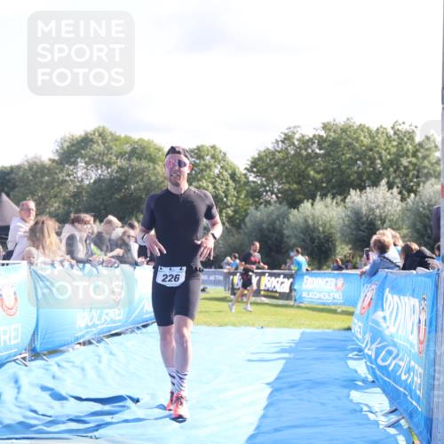 25.08.2024 - Elbe Triathlon Hamburg H.Heesch http://msf.ph/oto/6858153 25.08.2024 10:55:54 Ziel 226 meine-sportfotos.de