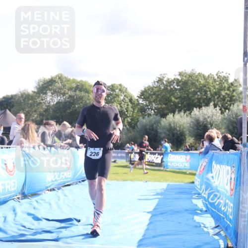 25.08.2024 - Elbe Triathlon Hamburg H.Heesch http://msf.ph/oto/6858156 25.08.2024 10:55:54 Ziel 226 meine-sportfotos.de