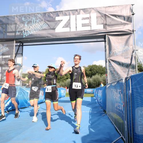 25.08.2024 - Elbe Triathlon Hamburg H.Heesch http://msf.ph/oto/6858174 25.08.2024 16:22:19 Ziel  meine-sportfotos.de