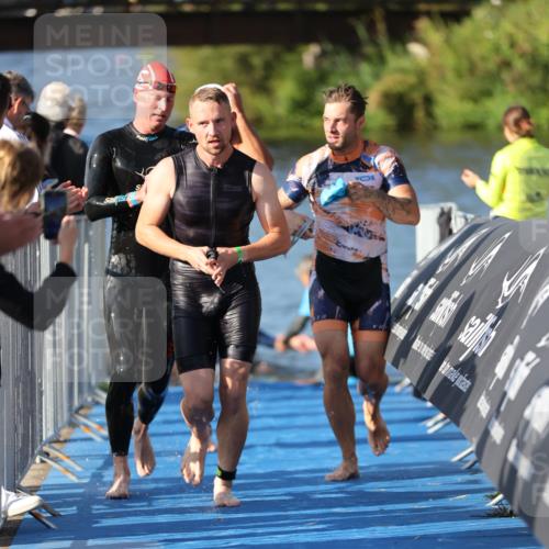 25.08.2024 - Elbe Triathlon Hamburg H.Heesch http://msf.ph/oto/6858175 25.08.2024 09:08:00 Schwimmen 268, 269, 279, 280, 300, 359 meine-sportfotos.de