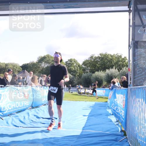 25.08.2024 - Elbe Triathlon Hamburg H.Heesch http://msf.ph/oto/6858181 25.08.2024 10:55:55 Ziel 226 meine-sportfotos.de
