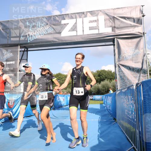 25.08.2024 - Elbe Triathlon Hamburg H.Heesch http://msf.ph/oto/6858190 25.08.2024 16:22:19 Ziel  meine-sportfotos.de