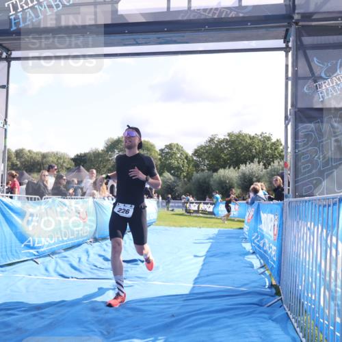 25.08.2024 - Elbe Triathlon Hamburg H.Heesch http://msf.ph/oto/6858193 25.08.2024 10:55:55 Ziel 226 meine-sportfotos.de
