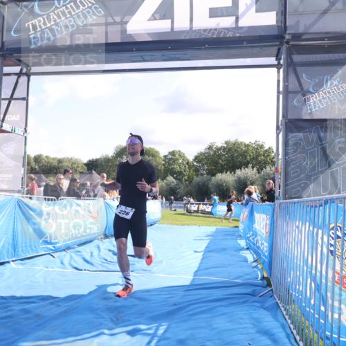 25.08.2024 - Elbe Triathlon Hamburg H.Heesch http://msf.ph/oto/6858198 25.08.2024 10:55:55 Ziel 226 meine-sportfotos.de