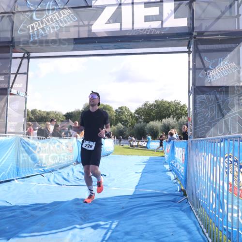 25.08.2024 - Elbe Triathlon Hamburg H.Heesch http://msf.ph/oto/6858202 25.08.2024 10:55:55 Ziel 226 meine-sportfotos.de