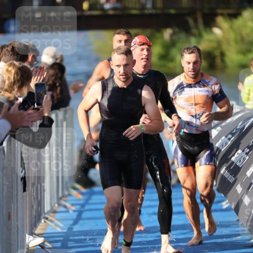 25.08.2024 - Elbe Triathlon Hamburg H.Heesch http://msf.ph/oto/6858205 25.08.2024 09:08:01 Schwimmen 268, 269, 279, 280, 300, 359 meine-sportfotos.de