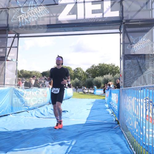 25.08.2024 - Elbe Triathlon Hamburg H.Heesch http://msf.ph/oto/6858206 25.08.2024 10:55:55 Ziel 226 meine-sportfotos.de