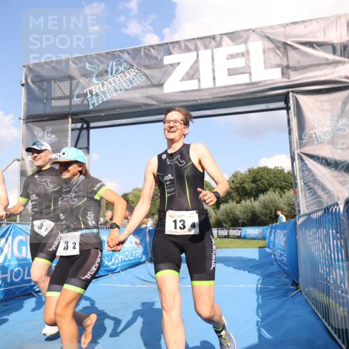 25.08.2024 - Elbe Triathlon Hamburg H.Heesch http://msf.ph/oto/6858208 25.08.2024 16:22:19 Ziel  meine-sportfotos.de