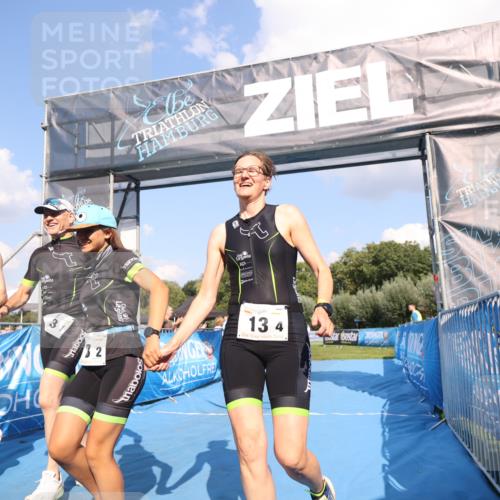 25.08.2024 - Elbe Triathlon Hamburg H.Heesch http://msf.ph/oto/6858212 25.08.2024 16:22:19 Ziel  meine-sportfotos.de