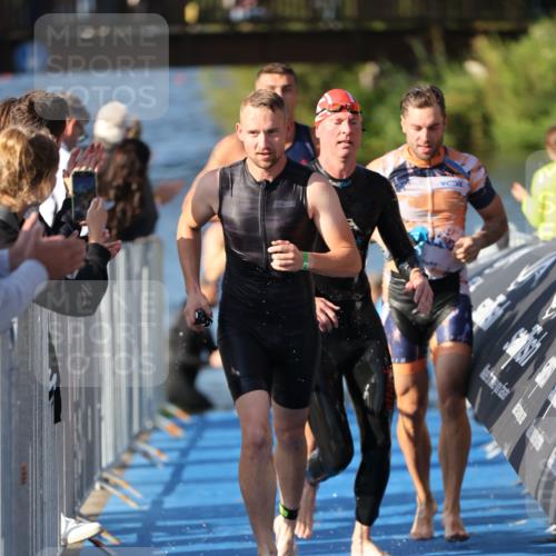 25.08.2024 - Elbe Triathlon Hamburg H.Heesch http://msf.ph/oto/6858213 25.08.2024 09:08:01 Schwimmen 268, 269, 279, 280, 300, 359 meine-sportfotos.de