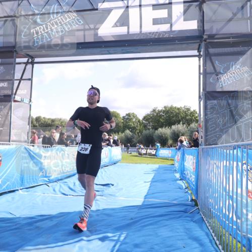25.08.2024 - Elbe Triathlon Hamburg H.Heesch http://msf.ph/oto/6858219 25.08.2024 10:55:55 Ziel 226 meine-sportfotos.de
