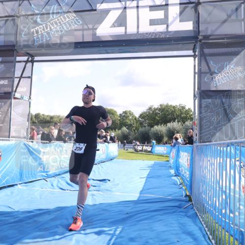 25.08.2024 - Elbe Triathlon Hamburg H.Heesch http://msf.ph/oto/6858222 25.08.2024 10:55:55 Ziel 226 meine-sportfotos.de