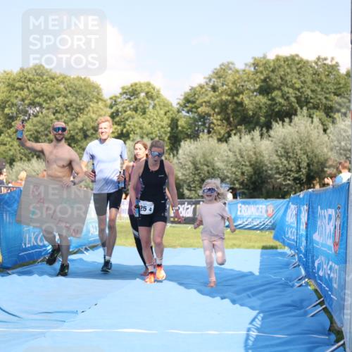 25.08.2024 - Elbe Triathlon Hamburg H.Heesch http://msf.ph/oto/6858234 25.08.2024 16:23:16 Ziel  meine-sportfotos.de