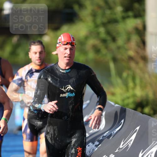 25.08.2024 - Elbe Triathlon Hamburg H.Heesch http://msf.ph/oto/6858236 25.08.2024 09:08:02 Schwimmen 268, 269, 279, 280, 300, 359 meine-sportfotos.de