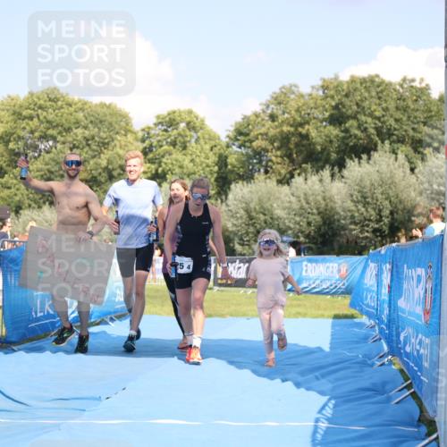 25.08.2024 - Elbe Triathlon Hamburg H.Heesch http://msf.ph/oto/6858237 25.08.2024 16:23:16 Ziel  meine-sportfotos.de