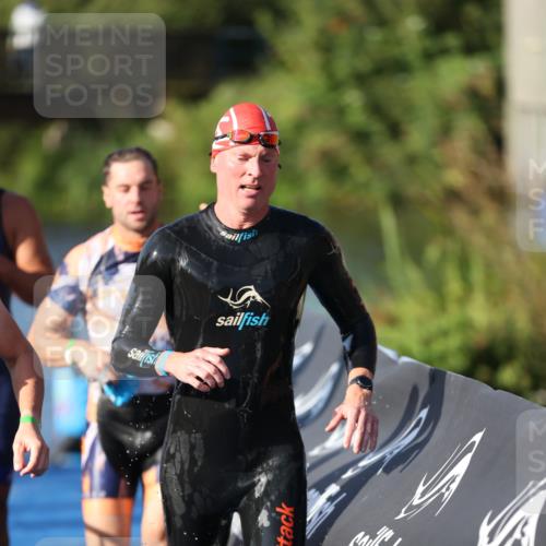 25.08.2024 - Elbe Triathlon Hamburg H.Heesch http://msf.ph/oto/6858241 25.08.2024 09:08:03 Schwimmen 268, 269, 279, 280, 300, 359 meine-sportfotos.de