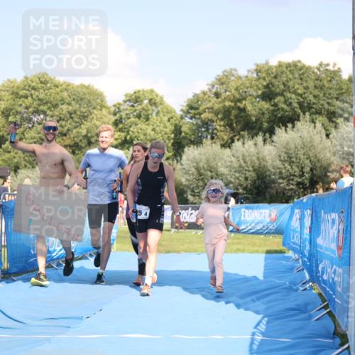 25.08.2024 - Elbe Triathlon Hamburg H.Heesch http://msf.ph/oto/6858244 25.08.2024 16:23:16 Ziel  meine-sportfotos.de