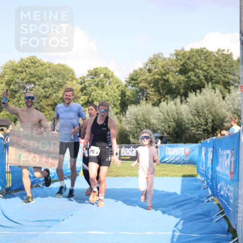 25.08.2024 - Elbe Triathlon Hamburg H.Heesch http://msf.ph/oto/6858255 25.08.2024 16:23:16 Ziel  meine-sportfotos.de